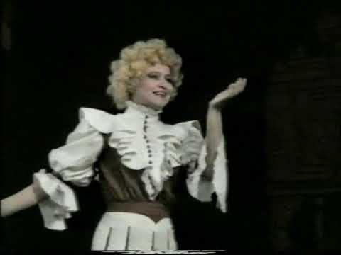 Видео: С. Михалева и  Св. Адамов - Ария и дует на Аничка и Хоров - "Службогонци" - П. Хаджиев.