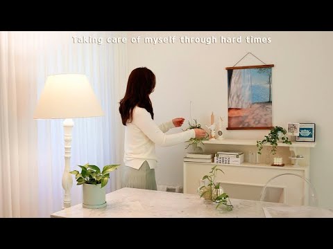 Видео: Как позаботиться о себе в трудную минуту 💡🌿 (уют из растений / деревянная вешалка для плаката)