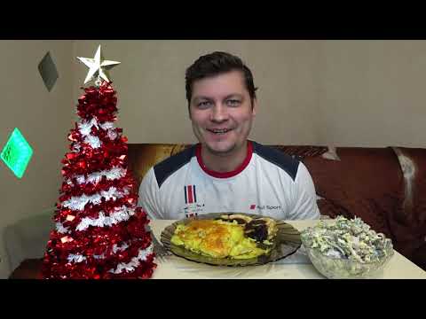 Видео: Мукбанг КУРИЦА с печеной КАРТОШКОЙ 🐔🥔 | Новый ГОД за границей ЗА и ПРОТИВ! 🎄