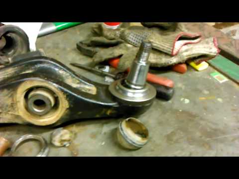 Видео: Ремонт шаровых опор VW Touareg
