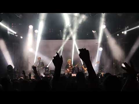 Видео: "Белая" (очнутся крылья за спиной)   Сурганова и оркестр