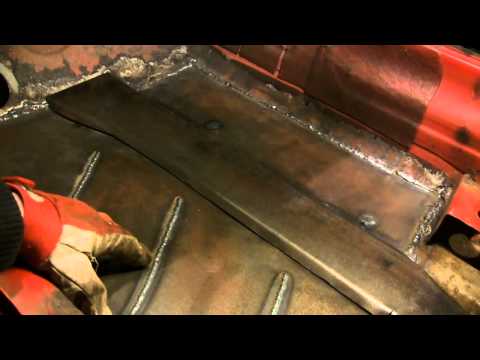 Видео: Golf 2 варим днище и короба видео 4