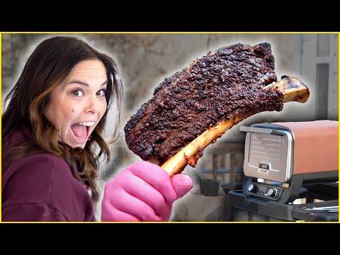 Видео: Говяжьи ребрышки в печи Ninja Woodfire Outdoor Oven