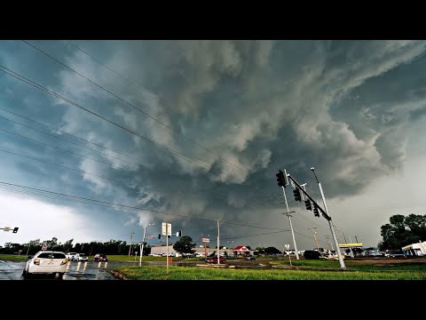 Видео: Гнев природы! Чем опасны тучи?