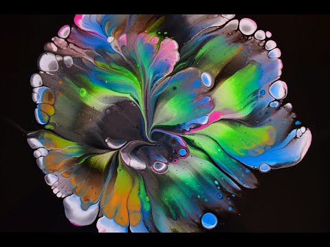 Видео: Выразительные цветы на чёрном фоне в технике Fluid art/ Акриловая заливка.