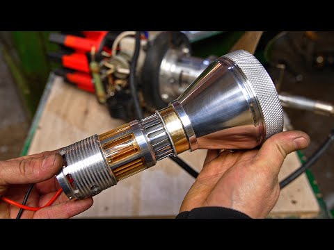 Видео: Космический фонарь с очень мощным светодиодом.