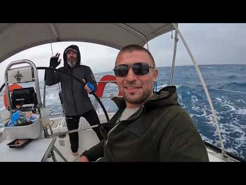 Видео: Шторм в Турции. Сложности походов на ПАРУСНОЙ ЯХТЕ. Лучший пляж Олюдениз. Серфинг на Яхти.
