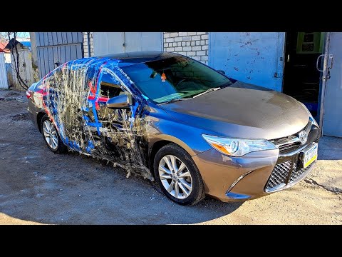 Видео: Toyota Camry.  Боковой.  Вытяжка не очень крепкой стойки. 😎