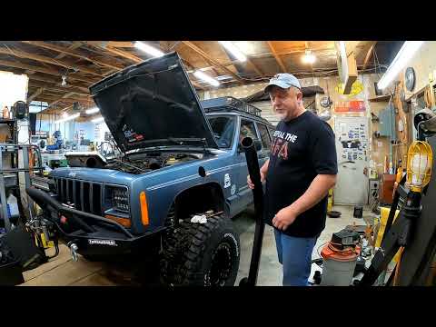 Видео: Установка шноркеля Jeep Cherokee XJ 1998 года и перенос бачка омывателя лобового стекла