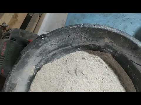 Видео: кормление червя. (разведение червя)