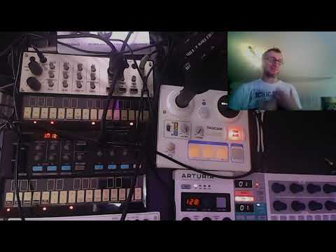 Видео: Volca FM против Volca Keys - сравнение и что выбрать. Обзор на русском