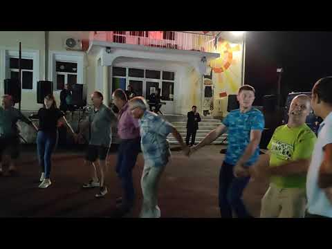 Видео: Три пъти е мама, три пъти близнила и китка песни - Дайчово хоро - Галя Гильова 