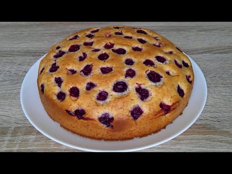 Видео: БЫСТРЫЙ ВИШНЕВЫЙ  ПИРОГ! ЭТО ОЧЕНЬ ВКУСНО! Сладкая Выпечка к чаю!