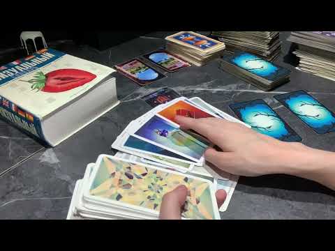 Видео: Сравнение отношения человека к Вам в прошлом / настоящем / будущем. Как будет меняться настрой? Таро