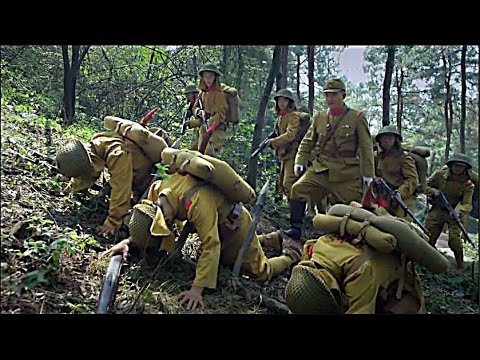 Видео: Японцы преследовали охотника, но охотник устроил ловушку в лесу.