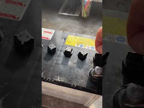 Видео: Восстановление (десульфитация) аккумуляторов не сложный способ.Тойота Прадо 150