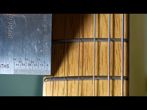 Видео: На каком расстоянии от края грифа должны располагаться струны гитары?