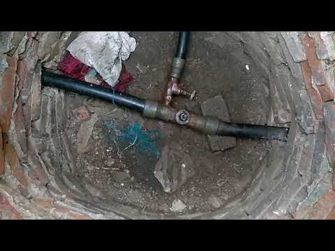 Видео: Замена крана в колодце...в  связи с падением давления воды из-за старого вентеля.