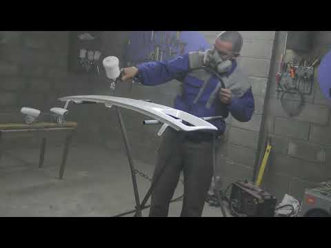 Видео: Урок № 20 " Красим деталь - белый металлик Ford 7VTA, лак. Подробное пояснение " ( малярное дело )