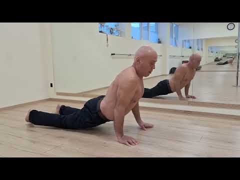 Видео: Две отлични упражнения за гърба. Или едно упражнение в две части