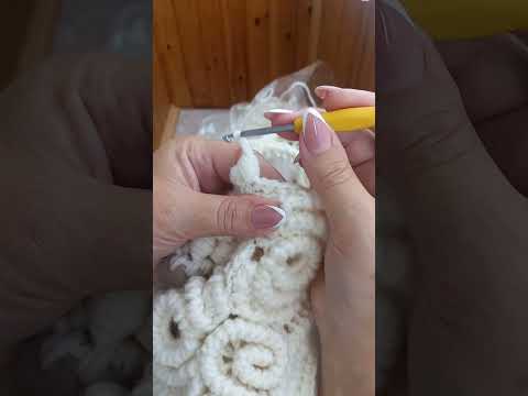 Видео: #Ирландскоекружево обвязываем рукав жилета. 