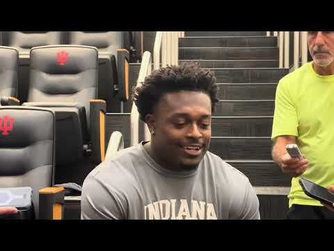 Видео: Вопросы и ответы лайнбекера IU Ролиджи Харди — неделя в Висконсине