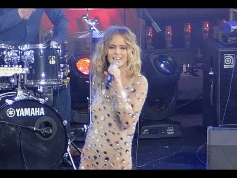 Видео: Глюк'oZa — СОГРЕЙ - live - Партийная зона 31.01.2016 МузТВ ТРК Вегас