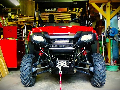 Видео: Установка лебедки Honda Pioneer 700.