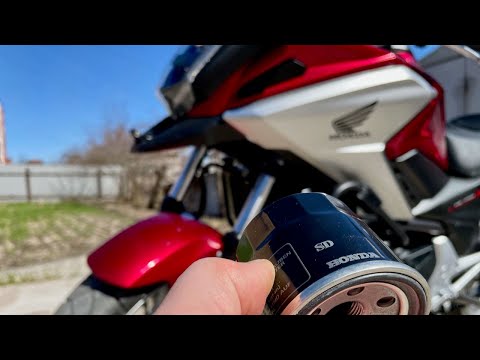 Видео: Honda NC750X (замена моторного масла по мануалу)