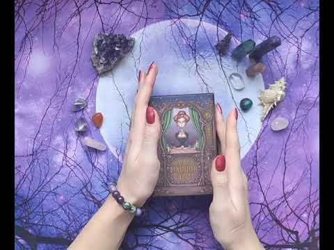 Видео: Обзор одной из моих любимых колод - Таро Темный Особняк (Dark Mansion Tarot).