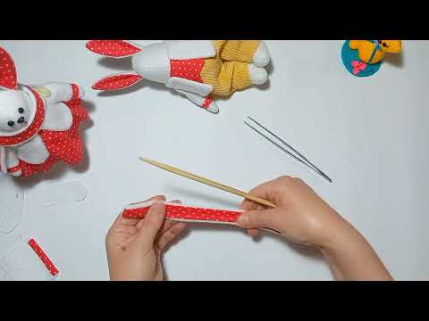 Видео: Тильда зайцы видео мастер класс. Урок 6. Шьём одежду для зайчиков