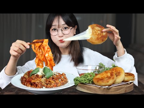 Видео: Паста рагу и картофельные оладьи с сыром (хотток)🍝🥔| Mukbang Asmr