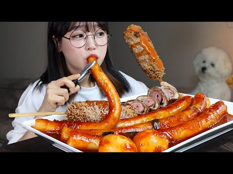 Видео: съесть острый рисовый пирог(ттокпокки) и хот-дог | Mukbang Asmr