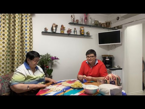 Видео: Москва! Со Старым Новым годом! Налепили вареники с картошкой и капустой, с творогом.