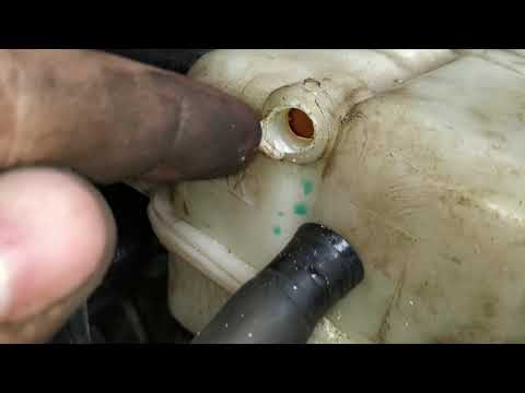 Видео: Ремонт расширительного бачка автомобиля. Лайфхак
