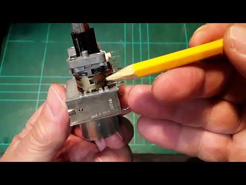 Видео: Ремонт моторизованного регулятора громкости ресивера Onkyo TX-7830