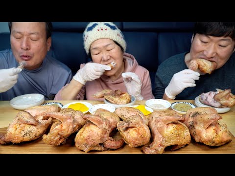 Видео: Курица, приготовленная на древесных углях в корейской печи в горшочке - шоу еды Мукбан.