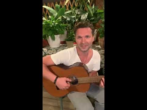 Видео: Фёдор Добронравов с Сыновьями Поют - Ветер перемен