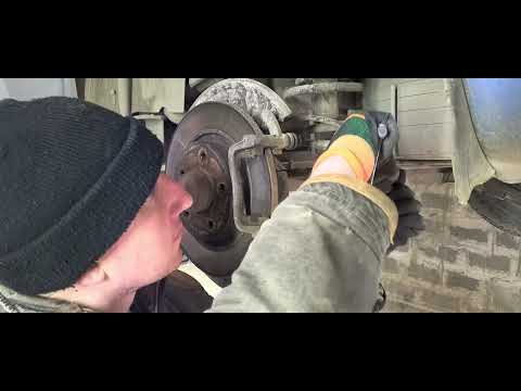 Видео: Замена задних колодок на Renault  Kangoo 2.