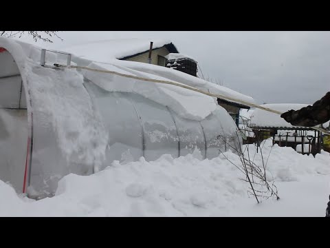 Видео: Приспособление для очистки крыш от снега.