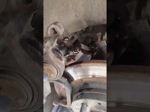 Видео: Замена суппортов Mazda 6 GG #automobile #mazda6 #суппорта #тормоза #клинит