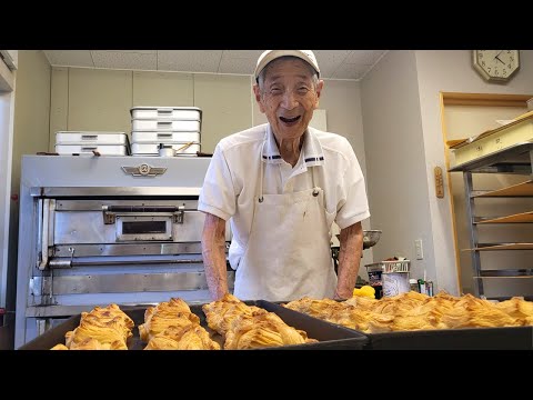 Видео: 91-летний пекарь и его ЛЕГЕНДАРНЫЙ рецепт японского яблочного пирога, которому 50 ЛЕТ!