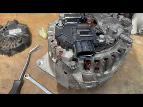 Видео: Сколько ходит генератор на Kia Rio / Hyundai Solaris