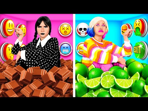 Видео: 1000 Загадочных Кнопок и Только Одна Тебя Спасет | Забавные Лайфхаки с Едой от BaRaDa Gold Challenge