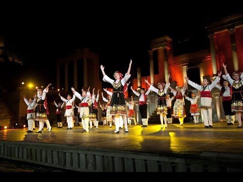 Видео: Танцова Формация Елика - Общобългарска Ръченица / Elika Dance Formation - Ruchenitza