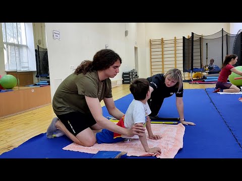 Видео: Авторская методика коррекционно-развивающей гимнастики для детей С ДЦП, гиперкинетическая форма.