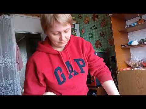 Видео: Вкусный минтай. Постригла лук.  Жизнь простых людей в деревне.