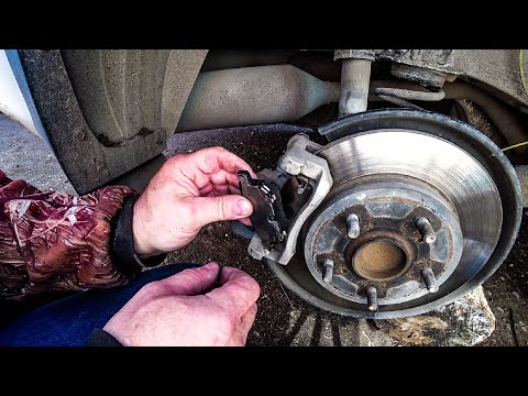 Видео: Тойота Королла. Замена задних колодок. Что обязательно нужно знать при этом.
