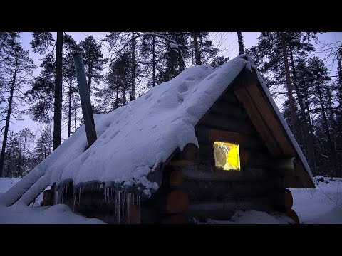 Видео: ЗАНОЧЕВАЛ В ПУРГУ В ГЛУХАРИНОЙ. ИЗБА- БЕРЛОГА.