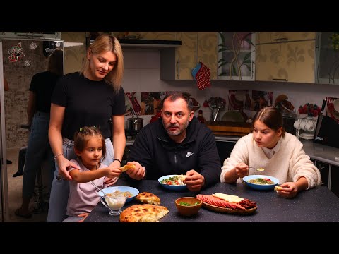 Видео: Посмотрите наше новое видео: ДОМАШНИЙ СУП С ФРИКАДЕЛЬКАМИ!